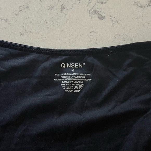 Quinsen Elegant Black Long Sleeve Deep V-Neck Stretchy Blouse Top Size Medium - Picture 7 of 7